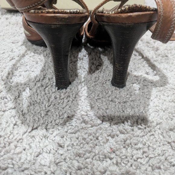 Burberry Heels Size 38.5 Brown and Tan Leather & Linen Classy Peep toe Heels - Picture 8 of 9